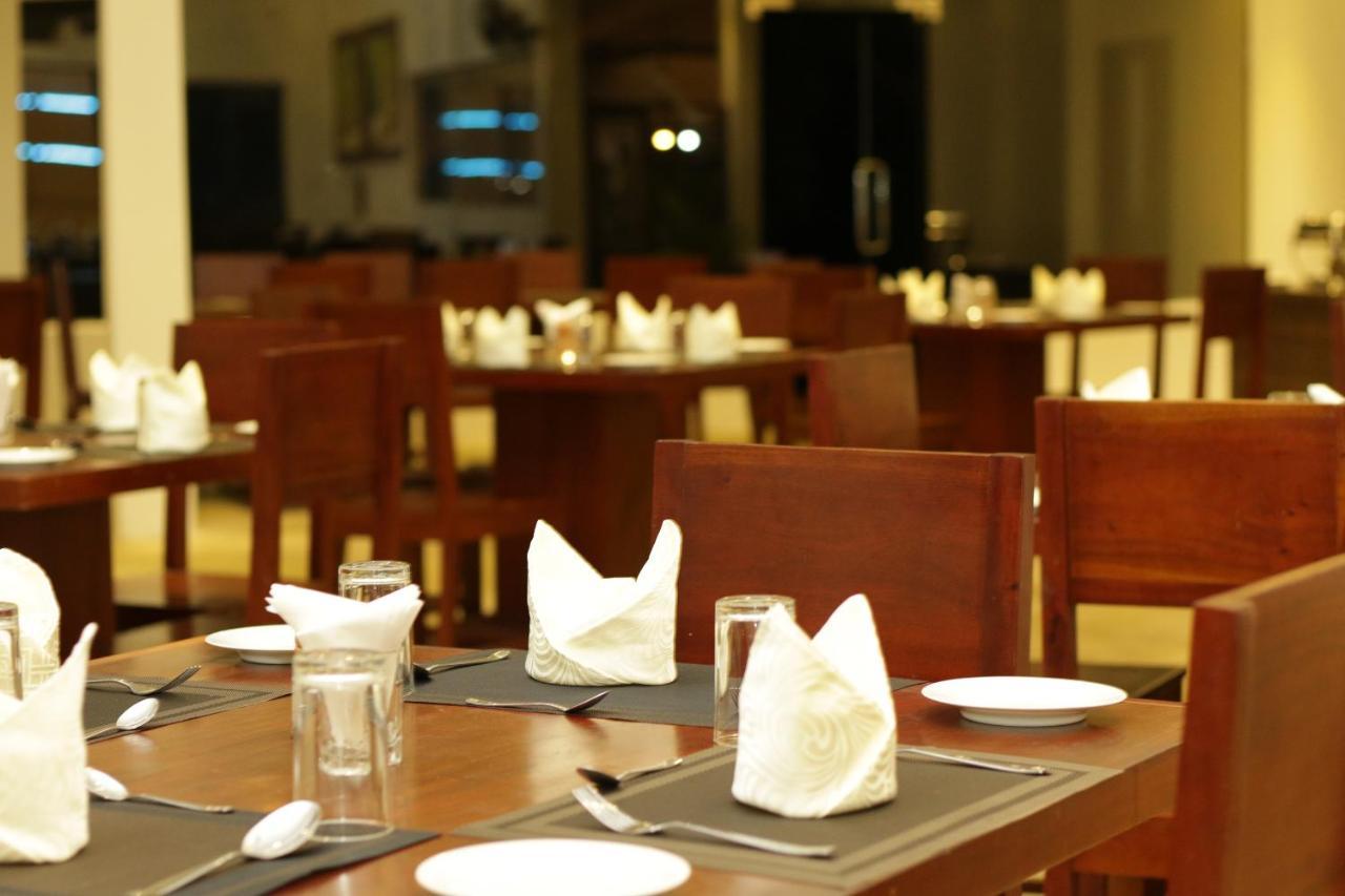 Jade Green Hotel Hambantota Exterior photo