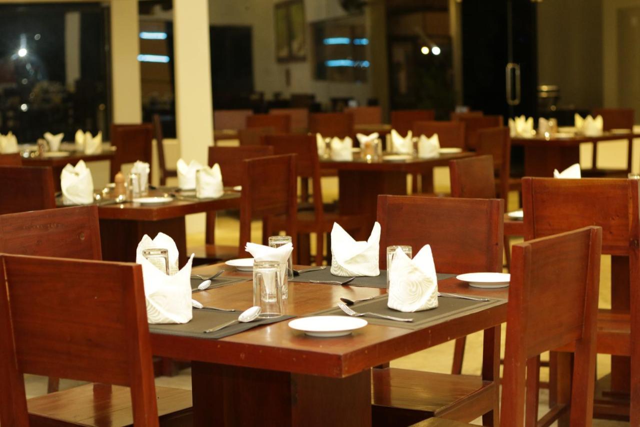 Jade Green Hotel Hambantota Exterior photo