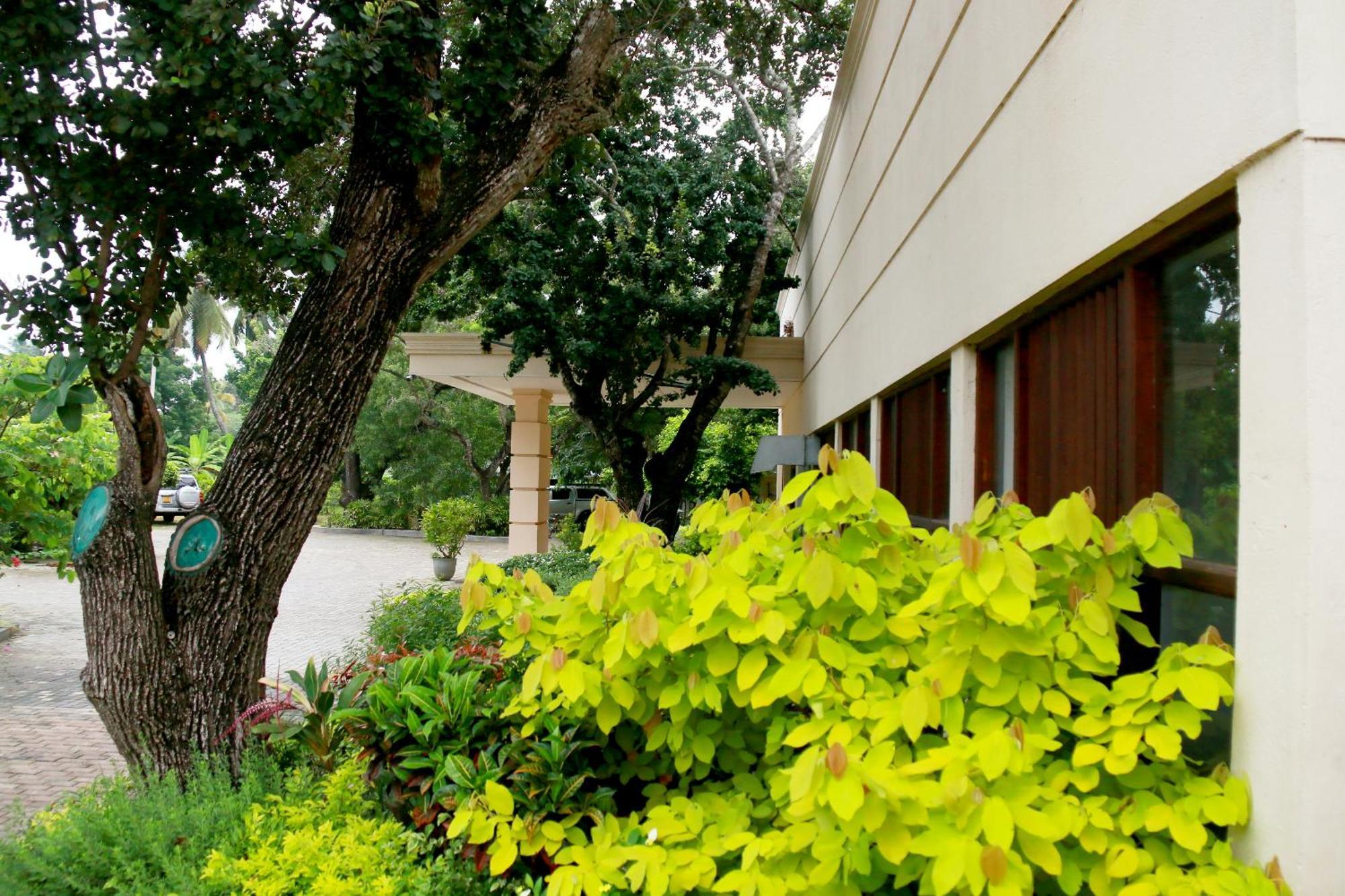 Jade Green Hotel Hambantota Exterior photo