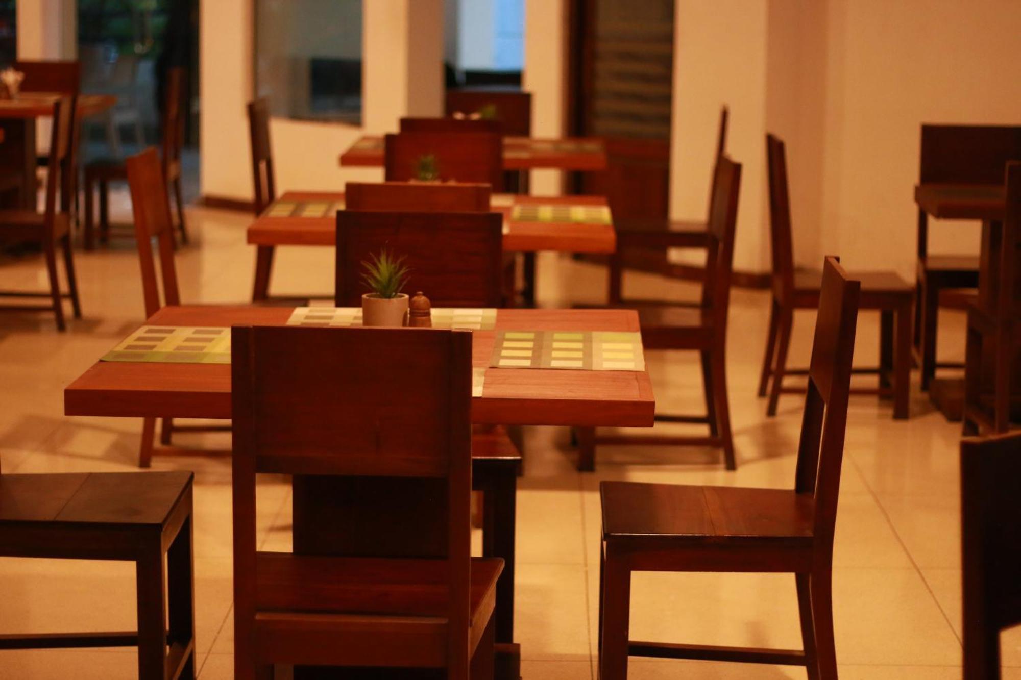 Jade Green Hotel Hambantota Exterior photo