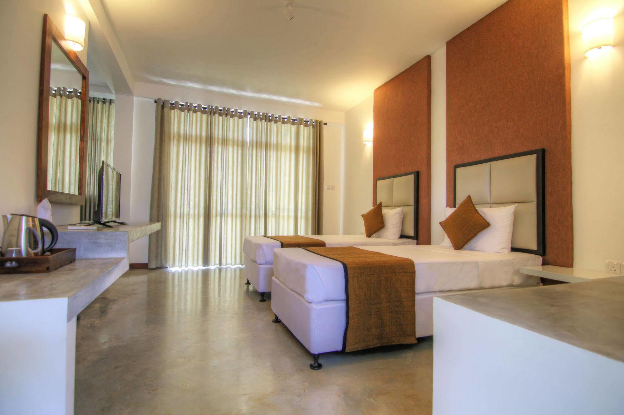 Jade Green Hotel Hambantota Exterior photo